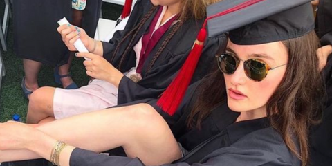 Actress Sarah Pidgeon was seen wearing tortoiseshell Ray-Ban Icons Round RB 2447 1157 round sunglasses with green lenses in a social media post