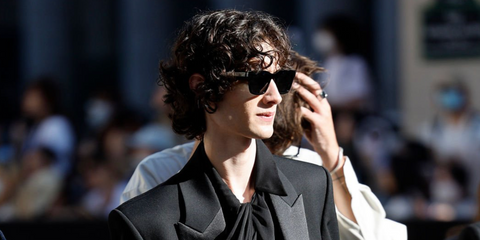 Singer-songwriter Sombr was seen wearing black Saint Laurent Sun SL 790 001 sunglasses at the Saint Laurent Menswear Spring/Summer 2026 fashion show during Paris Men's Fashion Week. Shop online now on Pretavoir