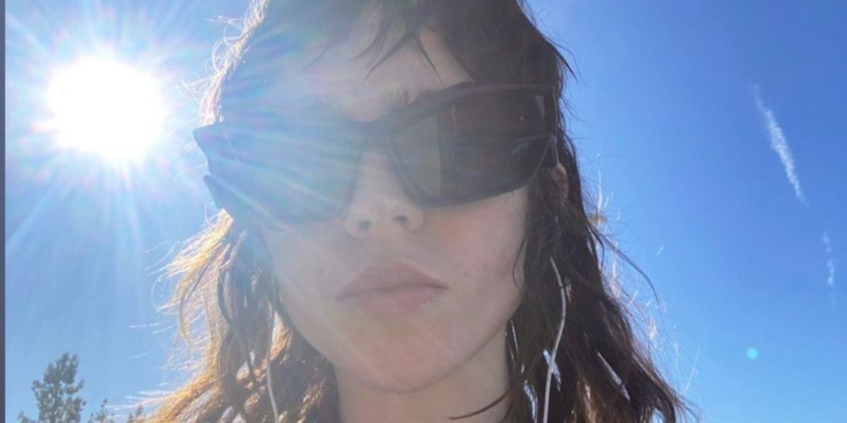 Actress Sophie Thatcher was seen wearing black Givenchy Giv Cut GV40049I 02A sunglasses in her social meda story, May 2023. Shop online now on Pretavoir
