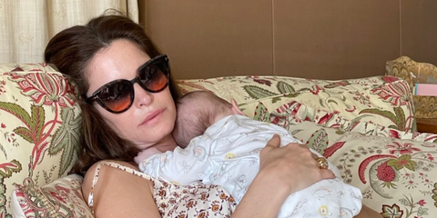 Supermodel Stephanie Seymour was seen wearing tortoiseshell Tom Ford Tori TF938 52F sunglasses with brown gradient lenses in her Instagram post, May 2023. Shop online now on Pretavoir