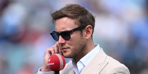 Former cricketer Stuart Broad was seen wearing matte black Ray-Ban Meta Wayfarer Gen 2 RW4012 601S/1Z Photochromic Smart Glasses on media duty during day two of the Fifth Test Match between England and India in London, August 2025. Shop online now on Pretavoir