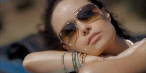 Terminator actress Summer Glau was seen wearing Ray-Ban Aviator 3025 001/51 Gold/Light Brown Gradient sunglasses in Keith Urban's music video "Long Hot Summer"