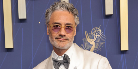 Director Taika Waititi was seen wearing Garrett Leight Mr. Leight Luckman S ML2052 SMT-WG/GLABLU sunglasses with light blue lenses at the Emmy Awards 2025. Shop online now on Pretavoir