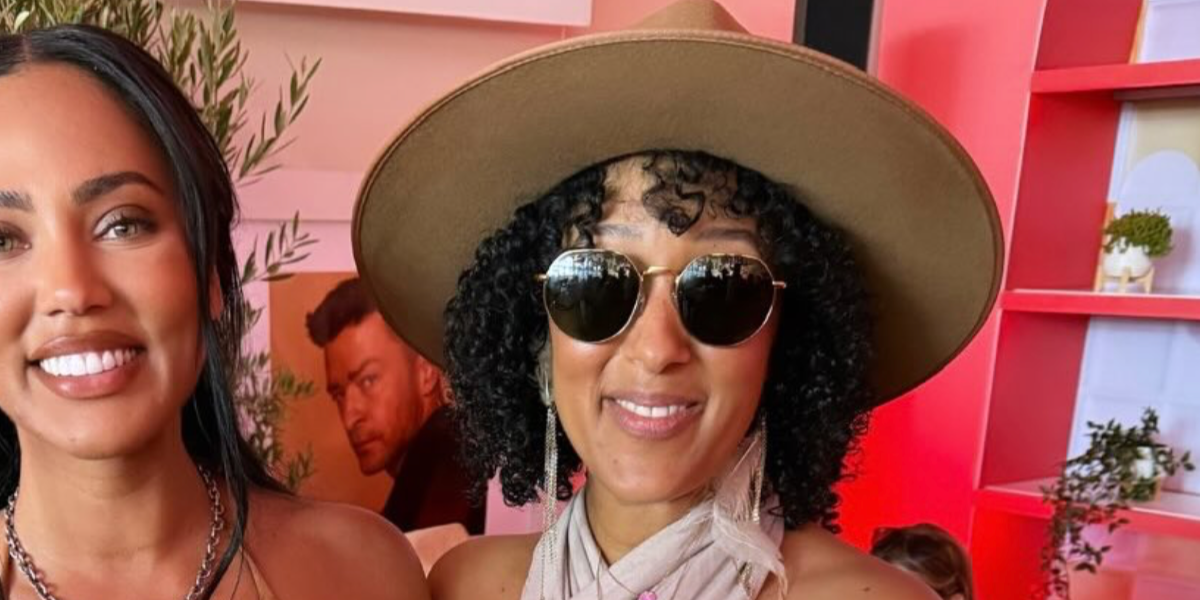 Tamera Mowry was seen wearing gold Ray-Ban Jack RB 3565 9196/31 sunglasses at BottleRock Napa Valley, May 2025. Shop online now on Pretavoir