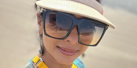 Bollywood actress Tanishaa Mukerji was seen wearing black Tom Ford Sabrina-02 TF764 01B oversized sunglasses in her Instagram post