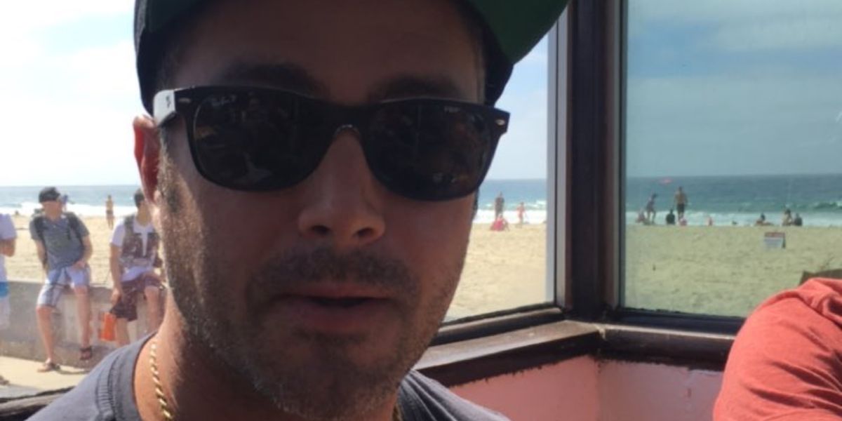Taylor Kinney was seen wearing black Ray-Ban New Wayfarer 2132 901/58 Polarised sunglasses in his Instagram story. Buy online on Pretavoir