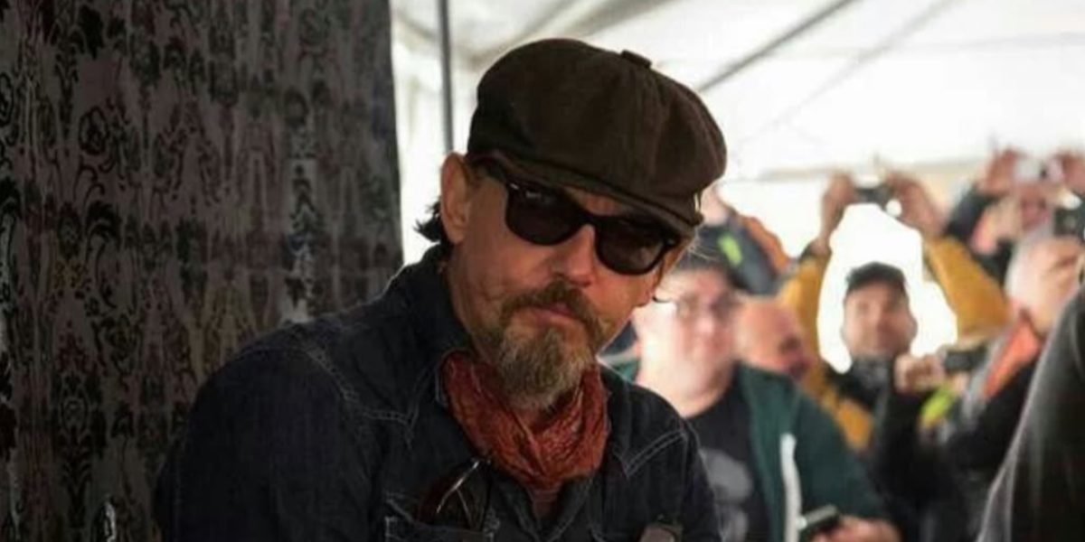 Tommy Flanagan was seen wearing black Ray-Ban New Wayfarer RB 2132 901L sunglasses in his Instagram post, July 2025.