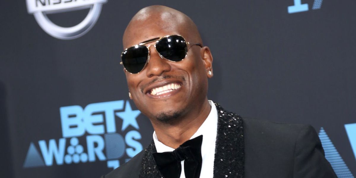 Actor and singer Tyrese Gibson was seen wearing gold and havana Ray-Ban Outdoorsman II RB 3029 181 sunglasses at the 2017 BET Awards. Shop online now on Pretavoir