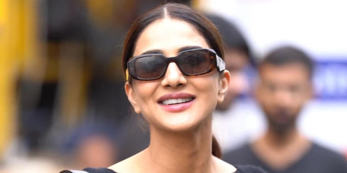Bollywood actress Vaani Kapoor was seen wearing tortoiseshell Prada PR 17WS 2AU8C1 sunglasses with brown lenses in India, June 2025. Shop online now on Pretavoir