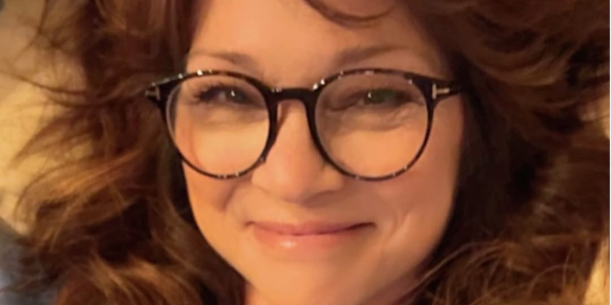 Actress Valerie Bertinelli was seen wearing tortoiseshell Tom Ford TF5695-B 052 Blue Control round optical glasses in her Instagram post, April 2026.
