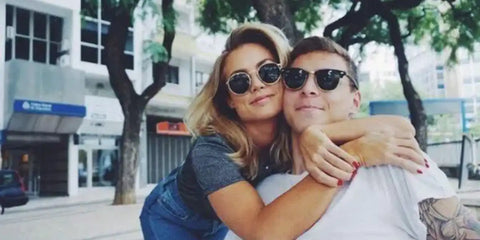 Victor Lindelof (right) is seen wearing the iconic Ray-Ban Clubmaster 3016 W0365 sunglasses with black and gold frame