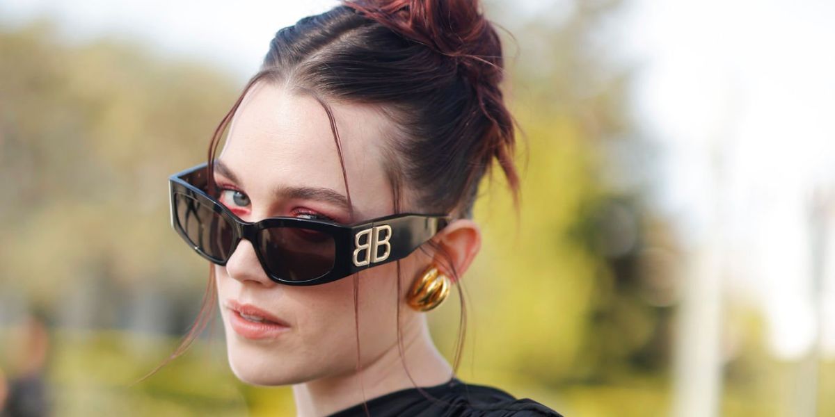 Victoria Pedretti was seen wearing black Balenciaga BB0321S 002 sunglasses at the Balenciaga Fall 2024 fashion show in Los Angeles