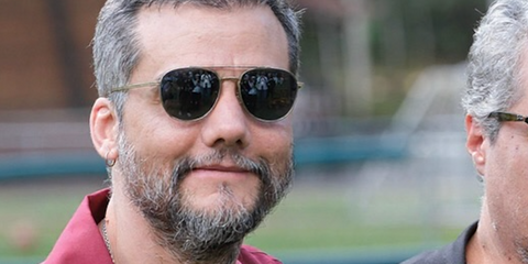Brazilian actor Wagner Moura was seen wearing Oliver Peoples Rivetti OV1335ST 5035/R5 sunglasses at the Telluride Film Festival in September 2025.