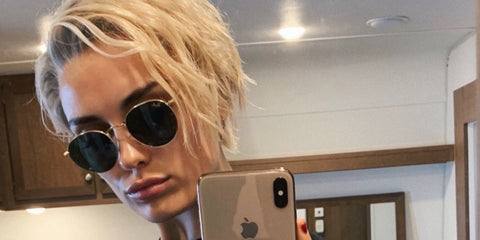 Model and actress Wallis Day was seen wearing gold Ray-Ban Round Metal 3447 001 sunglasses in her Twitter / X post in 2018.
