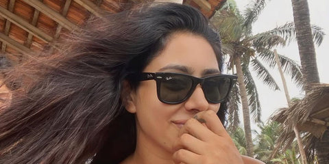 Afghan-born Indian actress Warina Hussain was seen wearing the iconic Ray-Ban Wayfarer 2140 901 Black sunglasses in 54mm in her Instagram post, May 2022. Shop online now on Pretavoir