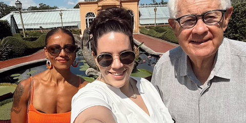 TV personality and body positivity activist Whitney Thore, pictured in the middle, was seen wearing gold Ray-Ban Round Metal RB 3447 9196/48 Polarised sunglasses in her Instagram post, August 2025. Shop online now on Pretavoir