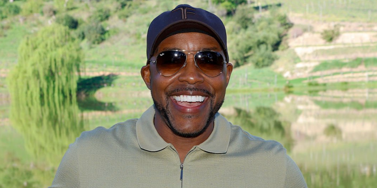 Producer Will Packer was seen wearing Ray-Ban Aviator 3025 001/51 Gold/Light Brown Gradient sunglasses at the Universal Pictures' You, Me & Tuscany photo call in Napa, California, March 2026.
