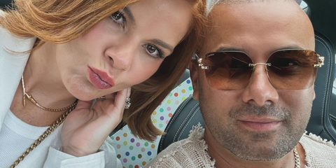 Puerto Rican singer Wisin was seen wearing gold Cartier Panthere CT0359S 002 rimless sunglasses with brown gradient lenses in his Instagram post, August 2025. Shop online now on Pretavoir