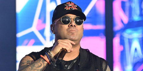 Puerto Rican singer Wisin was seen wearing gold Ray-Ban RB 3765 9196/31 sunglasses at the Suenos Music Festival 2025 in Chicago. Shop online now on Pretavoir