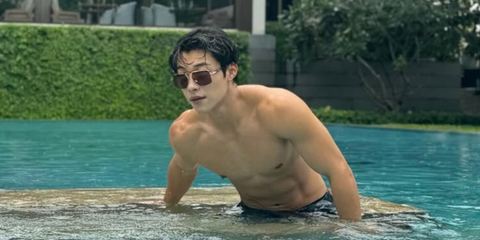 South Korean actor Woo Do-hwan was seen wearing gold Bottega Veneta BV1012S 003 aviator sunglasses with brown lenses in Thailand, shared on his Instagram in September 2024. Shop online now on Pretavoir