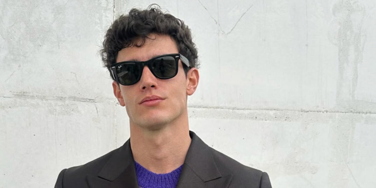 Xavier Serrano was seen wearing the iconic Ray-Ban Wayfarer 2140 901 Black sunglasses in his Instagram post