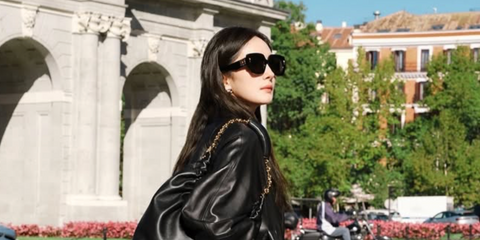 Chinese actress Yang Mi was seen wearing black Loewe Anagram LW40129U 01A sunglasses in Madrid. September 2024. Shop online now on Pretavoir