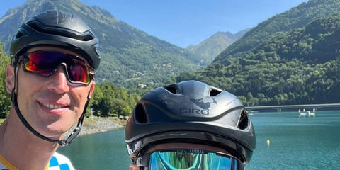 Slovak former professional ice hockey player Zdeno Chara was seen wearing black Oakley Jawbreaker OO9290 20 Prizm sunglasses in the NHL Instagram post, after completed the Alpe d'Huez Triathlon in France, in August 2025. Shop online now on Pretavoir
