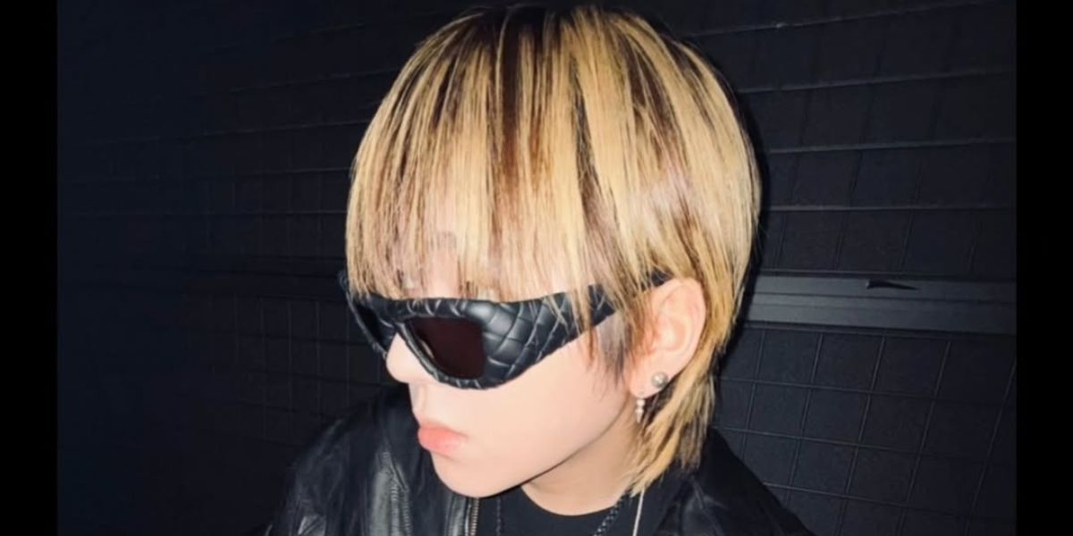 Zico was seen wearing black Bottega Veneta BV1303S 001 intrecciato sunglasses in his Instagram post, November 2024