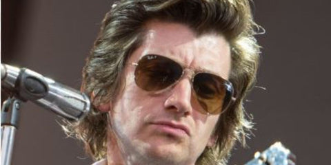 Alex Turner wearing Ray-Ban Aviator 3025 112/85 Gold/Dark Brown Gradient whilst performing live with Arctic Monkeys. 